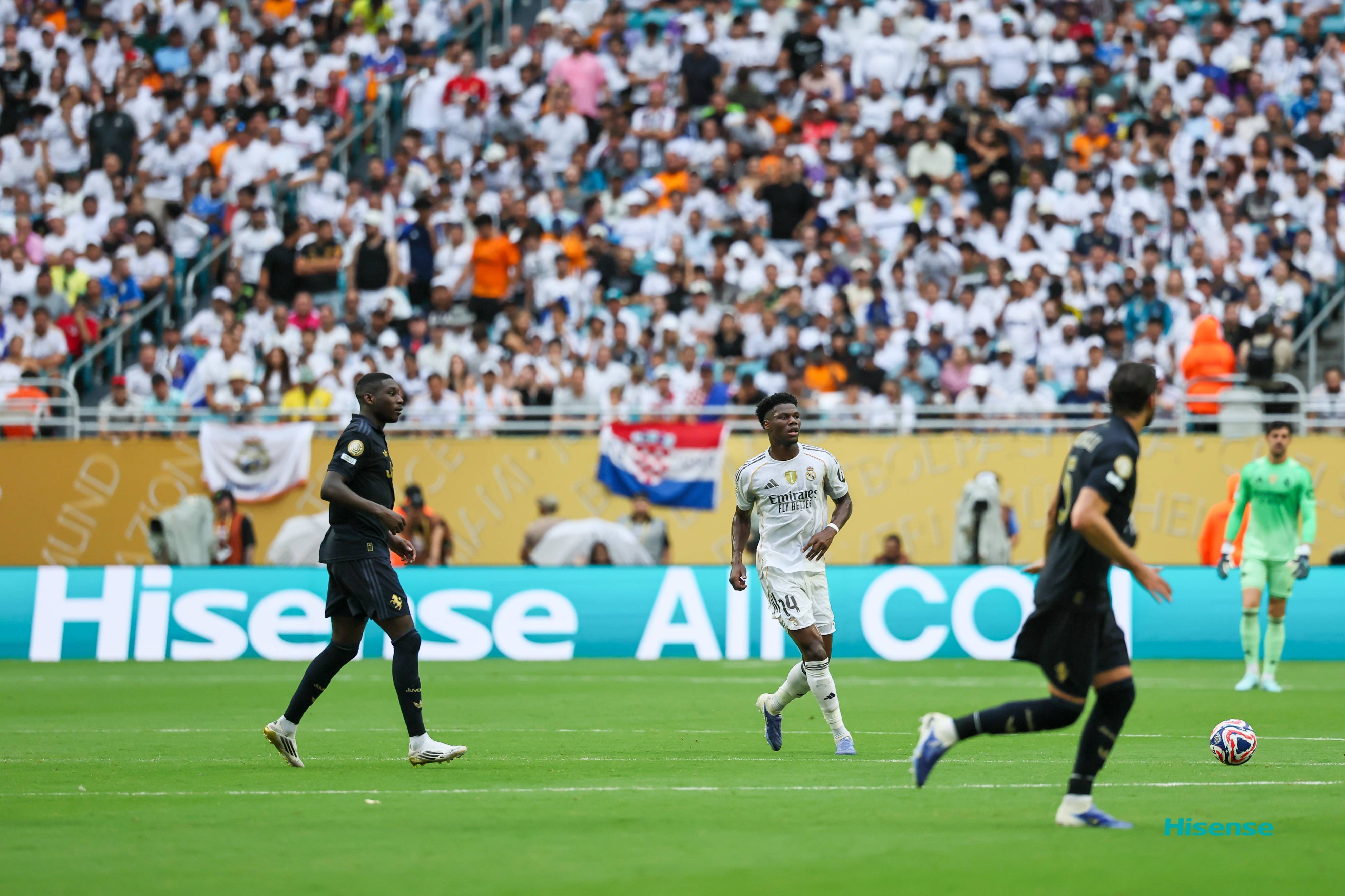 姆巴佩焦点对战，梅西与30激战巴塞罗那分钟，爆冷胜负难料！再创辉煌时刻的简单介绍-jiuyou游戏